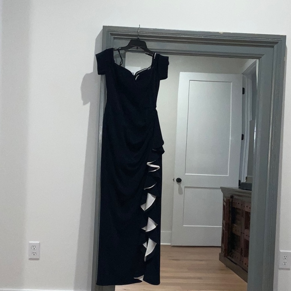 Badgley Mischka size 4